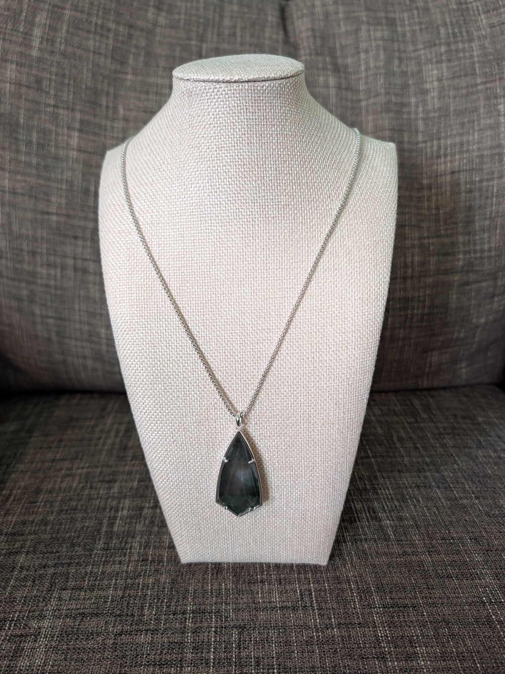 Kendra Scott Camry Pendant Necklace In Iridescent Abalone And Silver